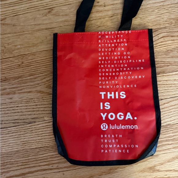 Lululemon Red and White Reusable Small Bag - Picture 4 of 5